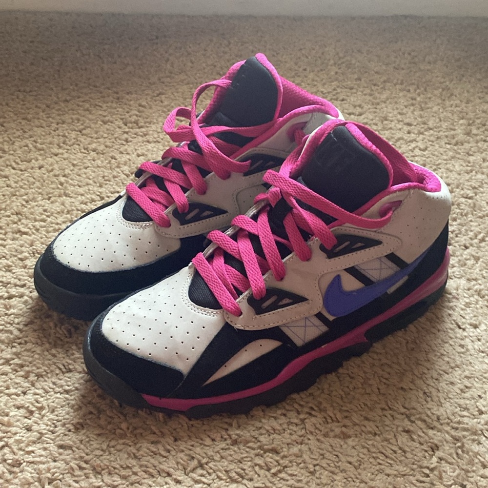 Nikes - Picture 2 of 2